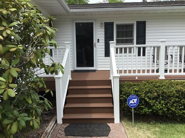 29 Mountain View Dr, Warwick, NY 10990