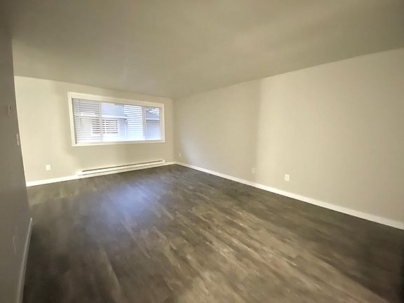 5th image of 911 30th St NE APT D