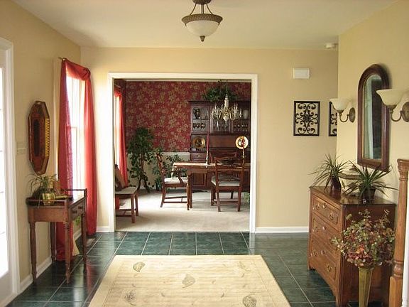 foyer/ dining room