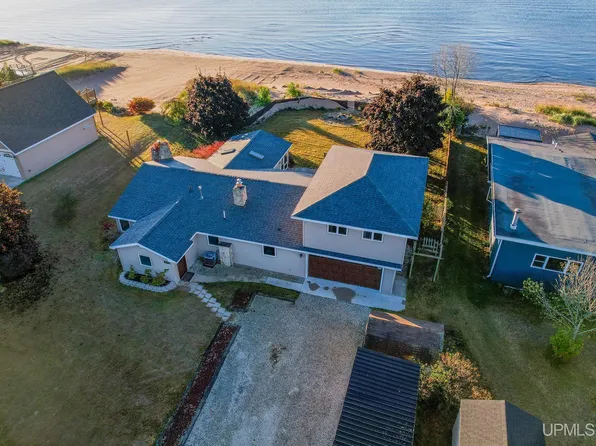 5597 Portage Point 11.4 Ln, Escanaba, MI 49829