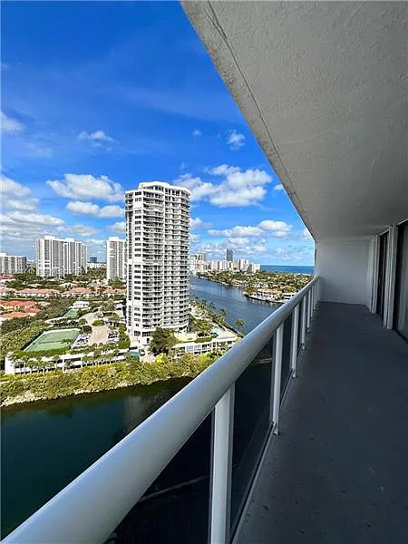 2 bed, $2,700 — Photo 1