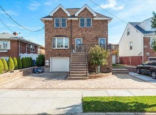 16441 97th St, Howard Beach, NY 11414