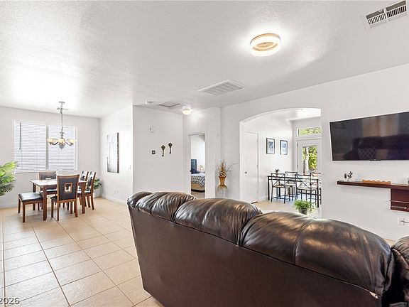 5th image of 1076 Sweeping Vine Ave