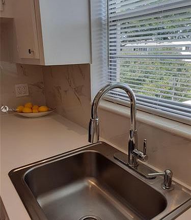 4th image of 117 Canterbury E Unit E