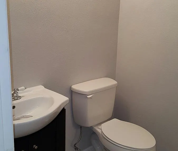 1/2 bath downstairs