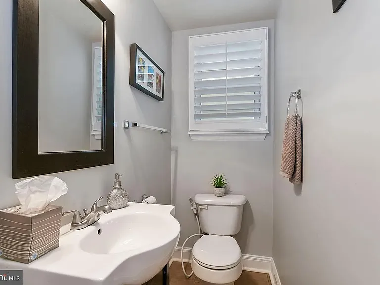 2219 Kearny St NE — Photo 8