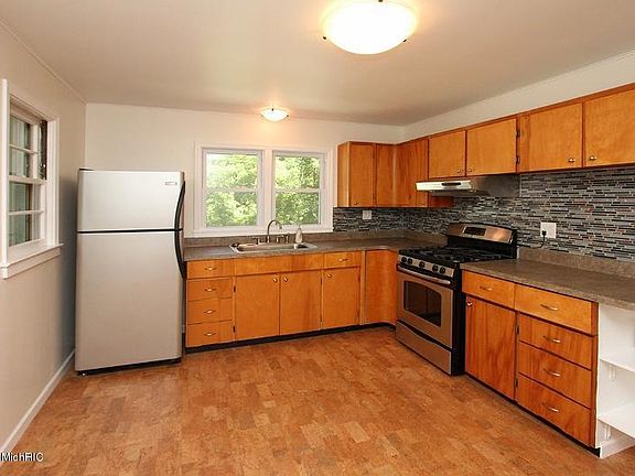 5th image of 9480 Q Ave