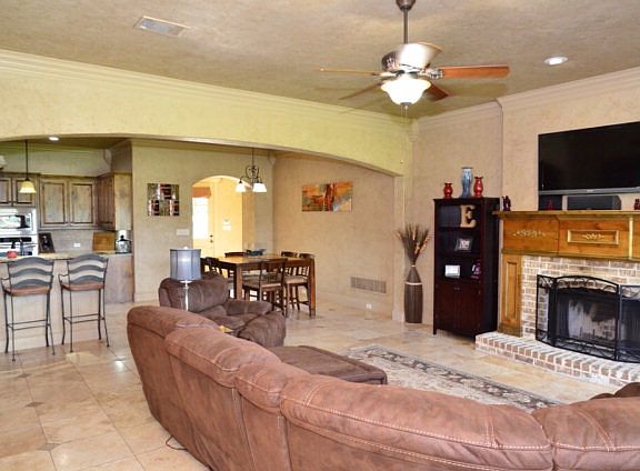 4th image of 320 Saint Andrews Dr