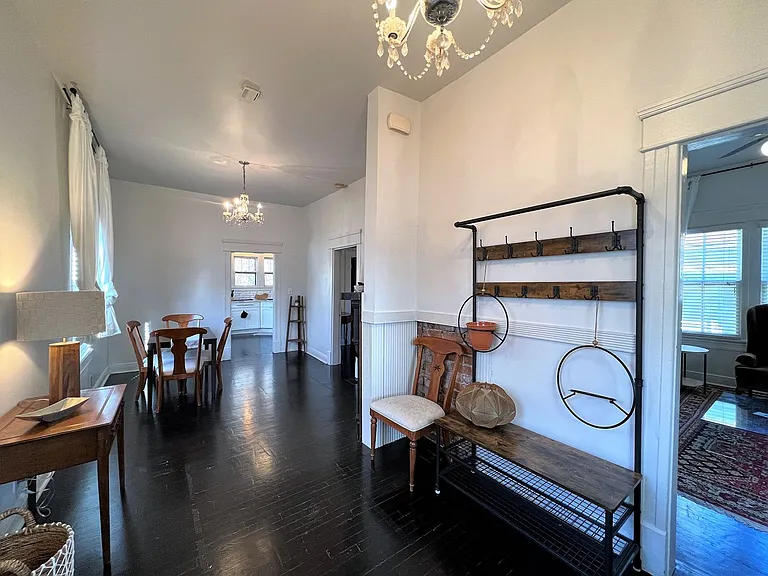 601 Gill Ave — Photo 4