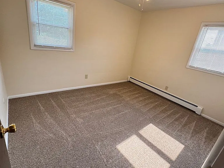 Washington Blvd Apartments — Photo 9