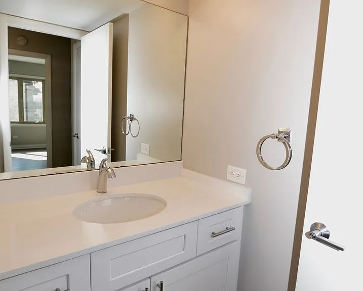 Grove Tower Lofts — Photo 14