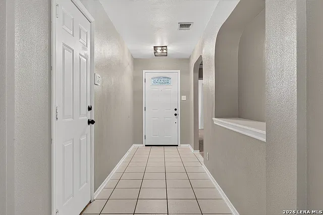 3 bed, 2.0 bath, 1730 sqft, $1,900 — Photo 4