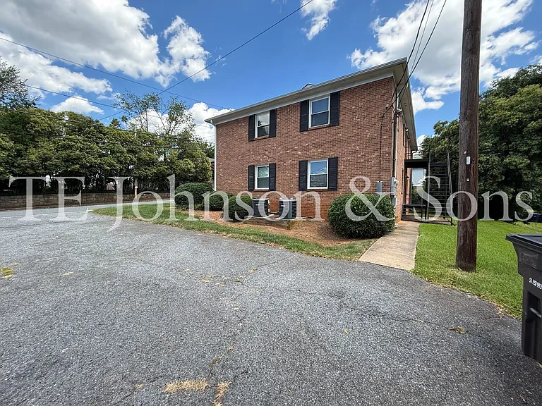 Modern 2 Bedroom Apartment with Water Included on Forsyth St — Photo 6