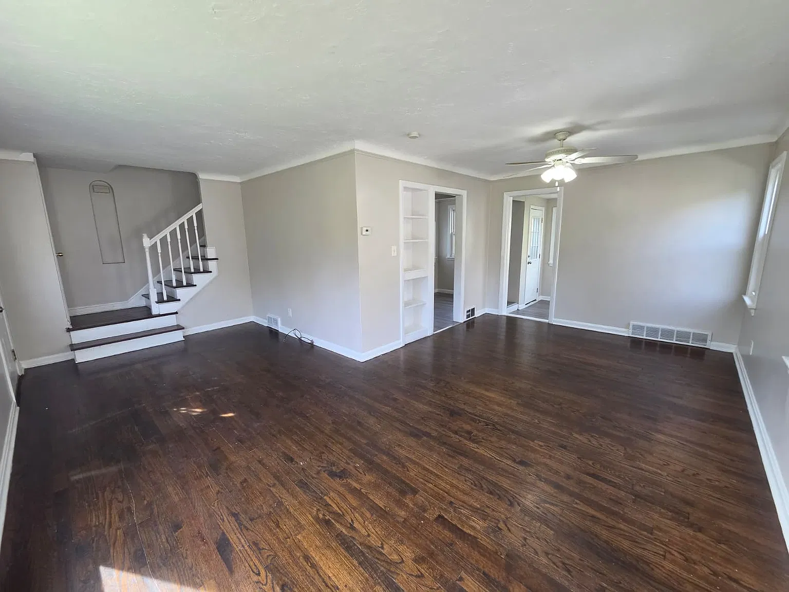 3 bed, 1.5 bath, 1358 sqft, $1,595 — Photo 3