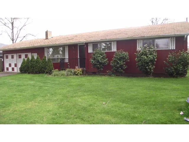 2075 Grove St photo 1