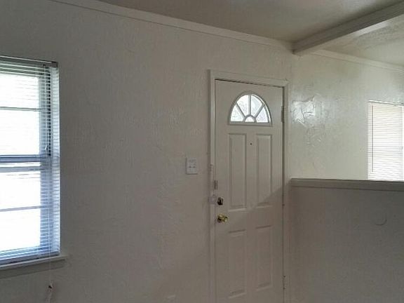4th image of 1011 Jardin Dr
