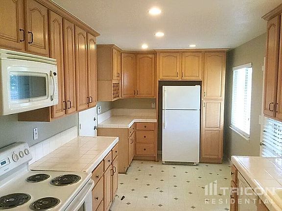 3rd image of 5310 Bonniemae Way