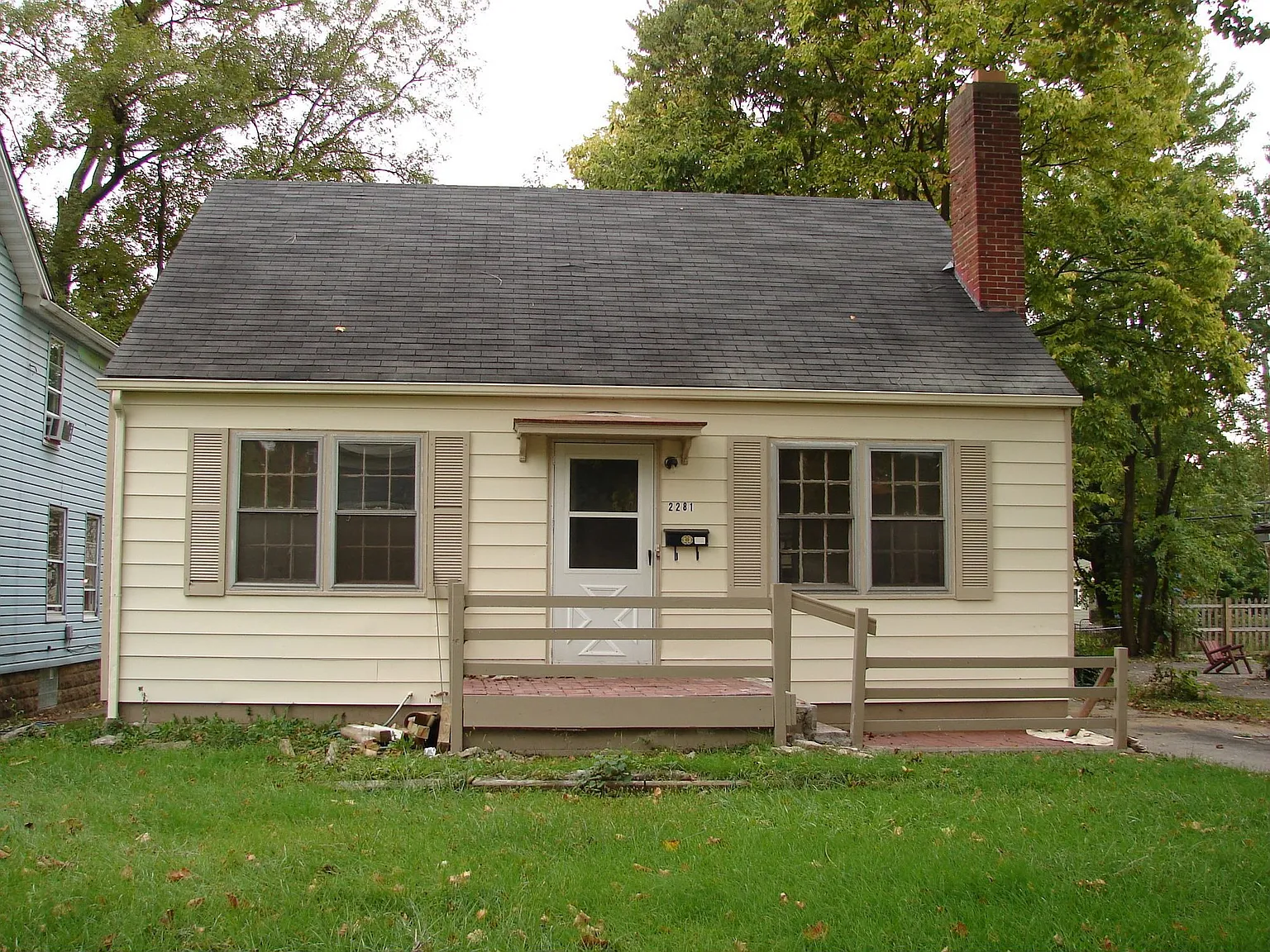 2281 Margaret St photo 1