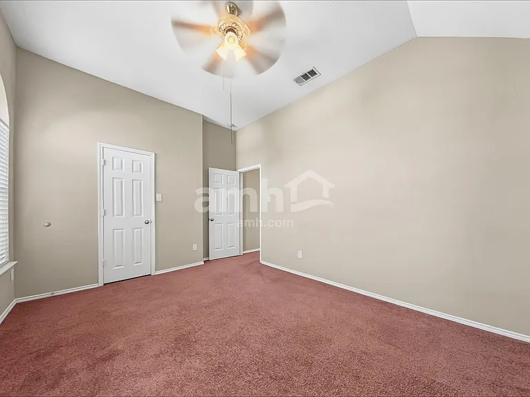 9501 Navarro St — Photo 16