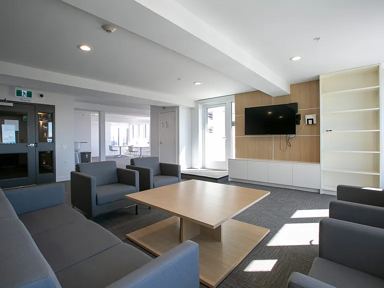 706 E 57th Ave — Photo 32
