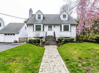 73 Earle Ave, Lynbrook, NY 11563