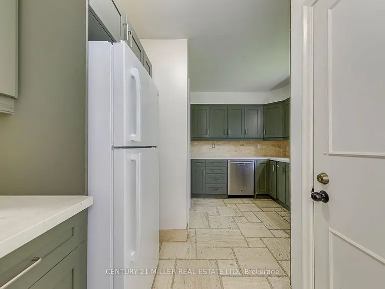 2048 Edinburgh Dr — Photo 11