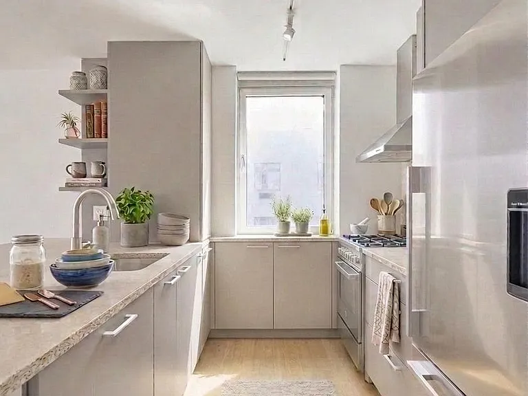 200 E 11th St #Penthouse 1 — Photo 4