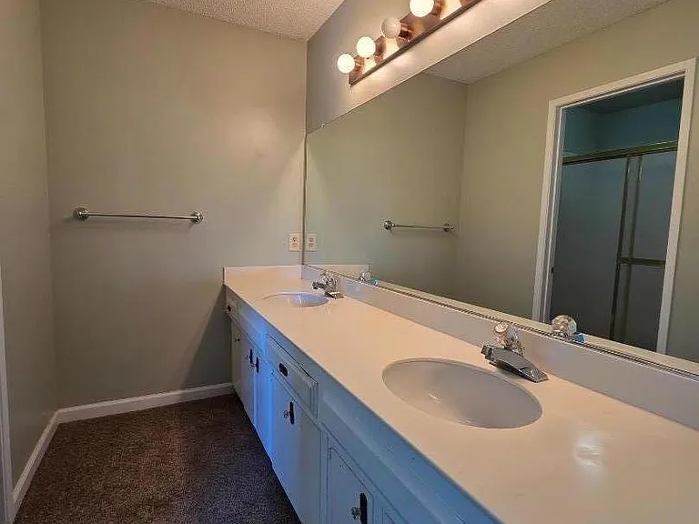 1884 Cherokee Dr #4 — Photo 11