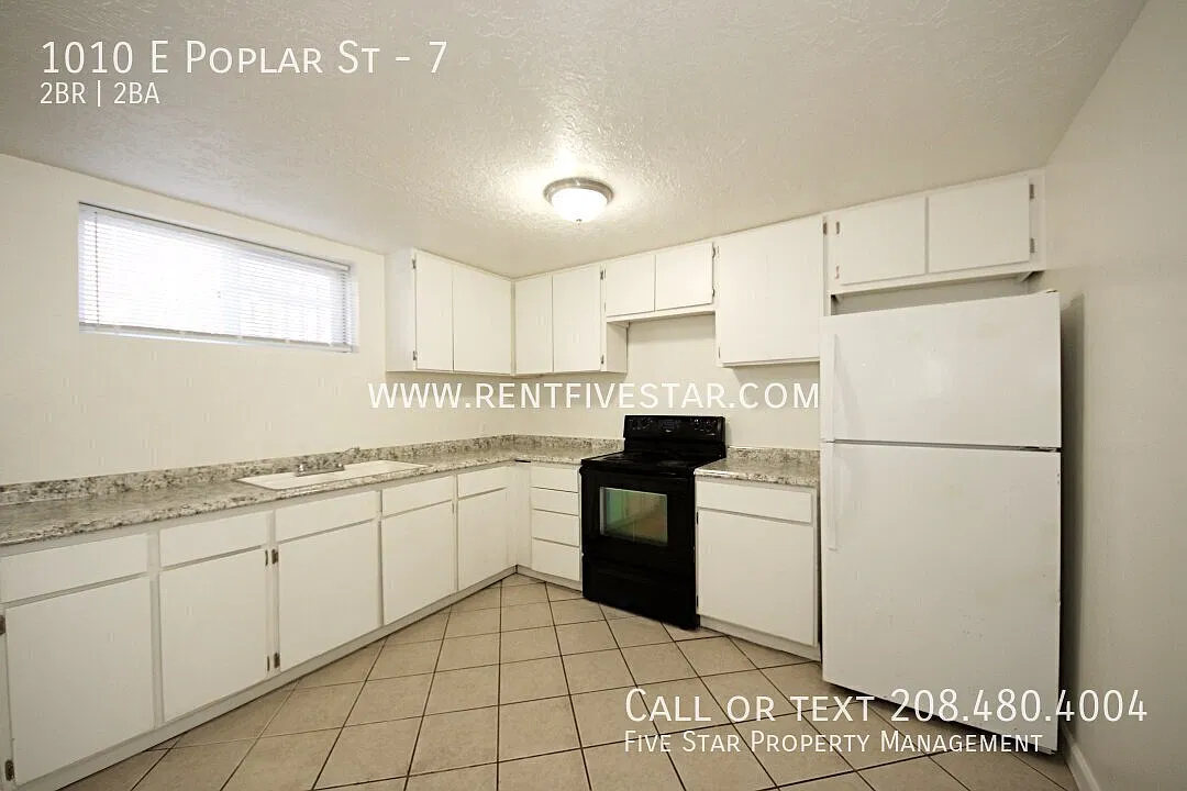 Spacious Ridgeline Townhome Available! — Photo 4