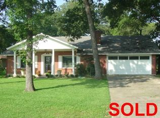 930 Kiowa Dr W, Lake Kiowa, TX 76240