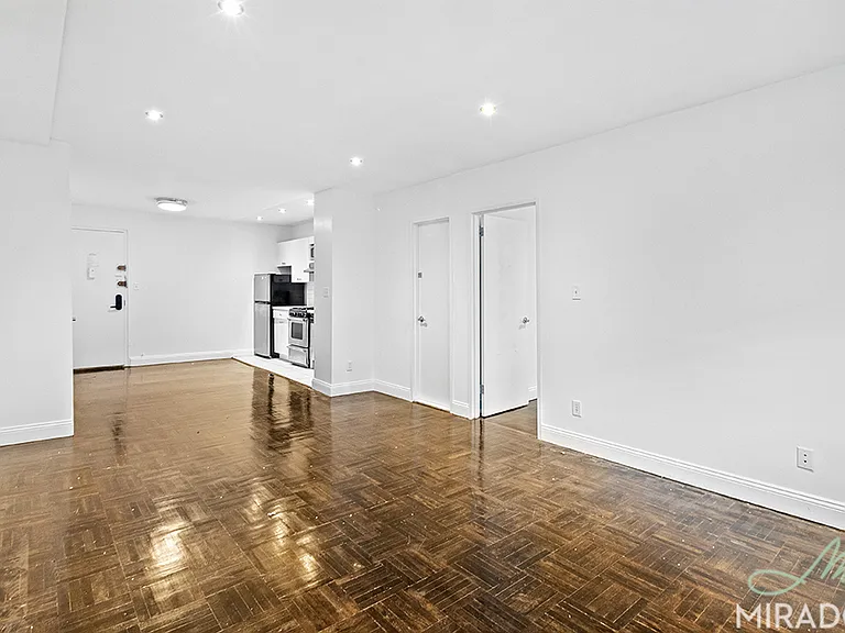 255 W 14th St #5J — Photo 2