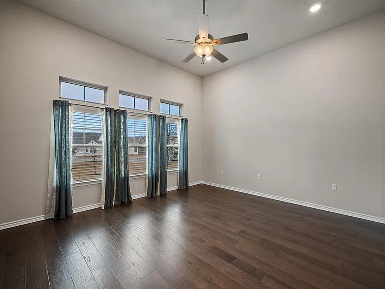 305 Bolivar Way #101 — Photo 11