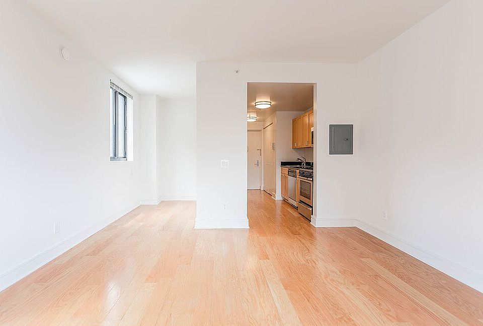 2nd image of 323 W 96th St APT 512