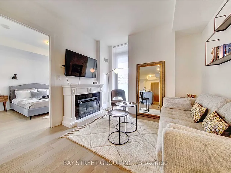 200 Bloor St W #1409 — Photo 16