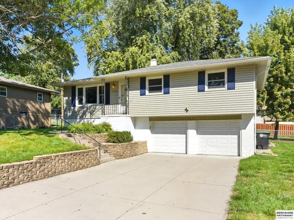 11018 Prairie Village Dr, Omaha, NE 68144
