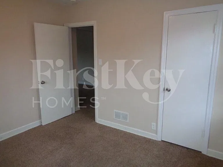 417 Warren St — Photo 12
