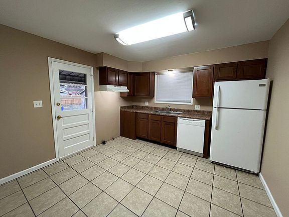 5th image of 3881 Hammond Blvd