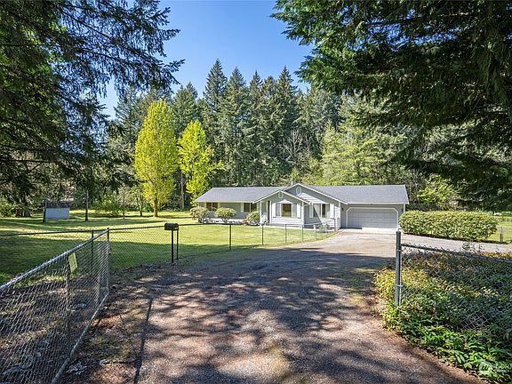 3rd image of 12624 237th Avenue Ct E
