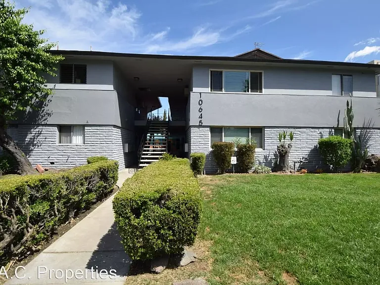 10645 Valley Spring Ln — Photo 1