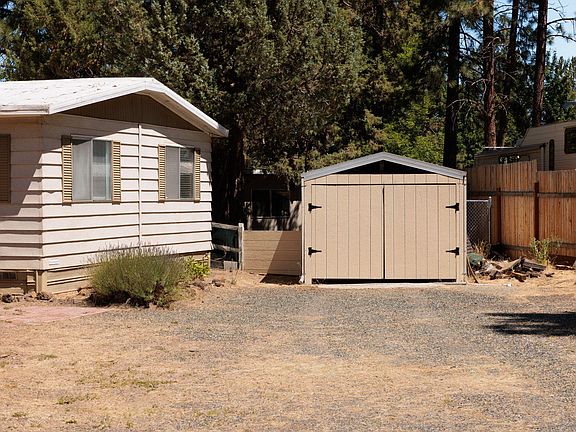 3rd image of 61111 Chuckanut Dr