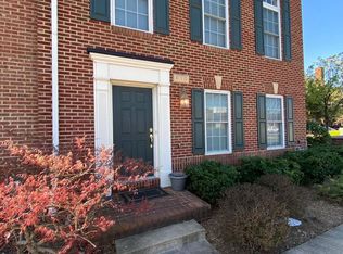 910 W Glebe Rd, Alexandria, VA 22305