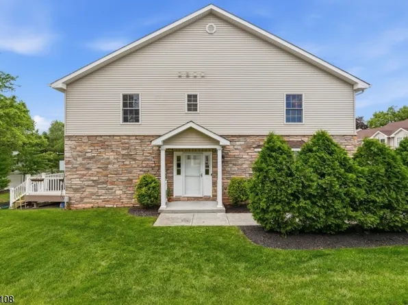 41 Harvey Ct, Clark Twp., NJ 07066