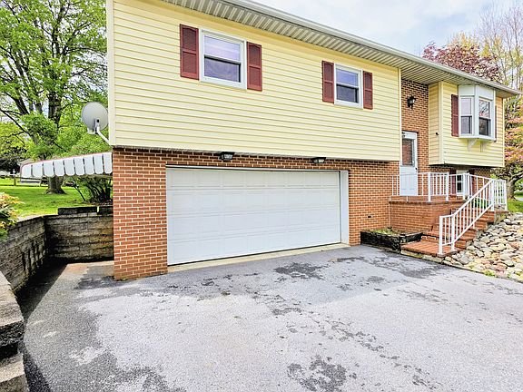3rd image of 909 Hannah Dr