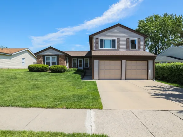 1837 Scarboro Dr W, Glendale Heights, IL 60139