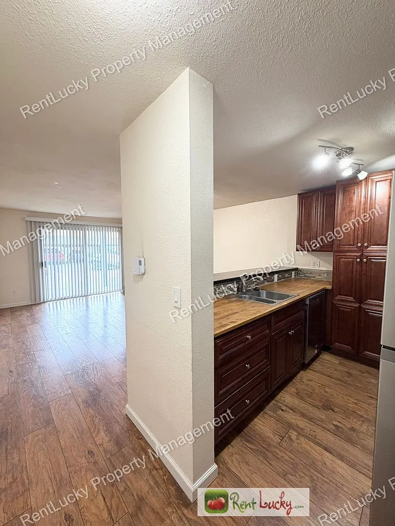 New Pricing! Great Condo In Federal Way! 1 Bed, 1 Bath! Leasing Special! — Photo 3
