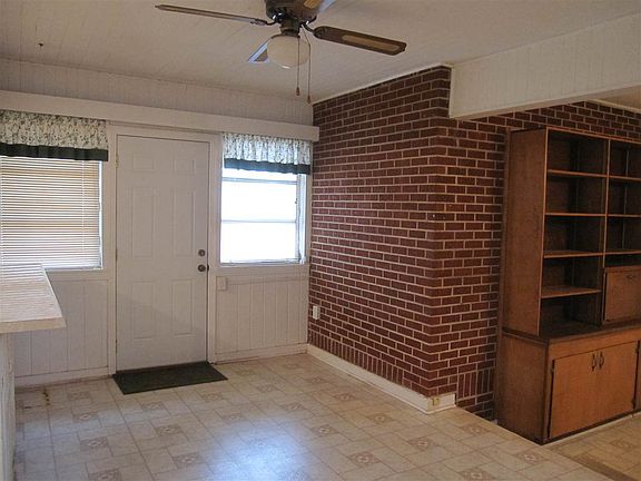 4th image of 209 Pinehurst Dr