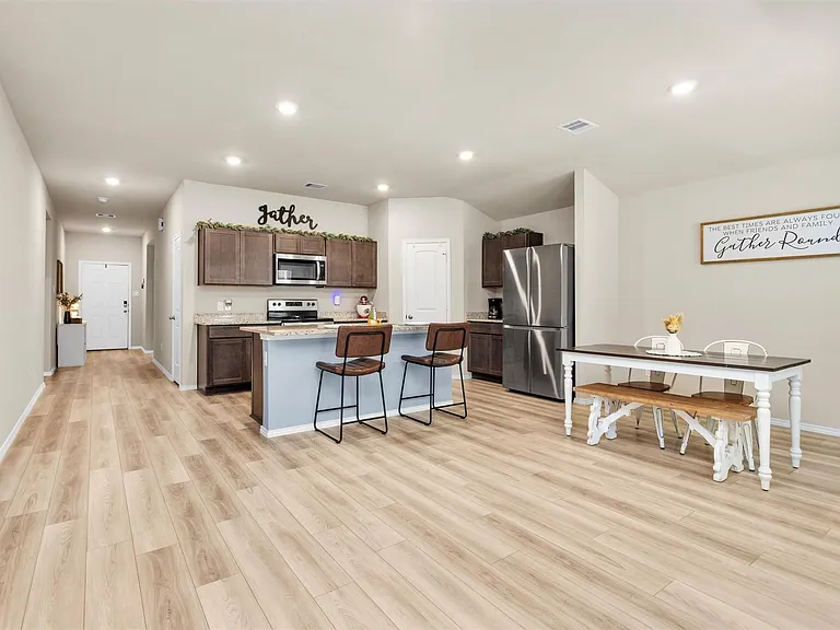 312 Pecos Dr — Photo 17
