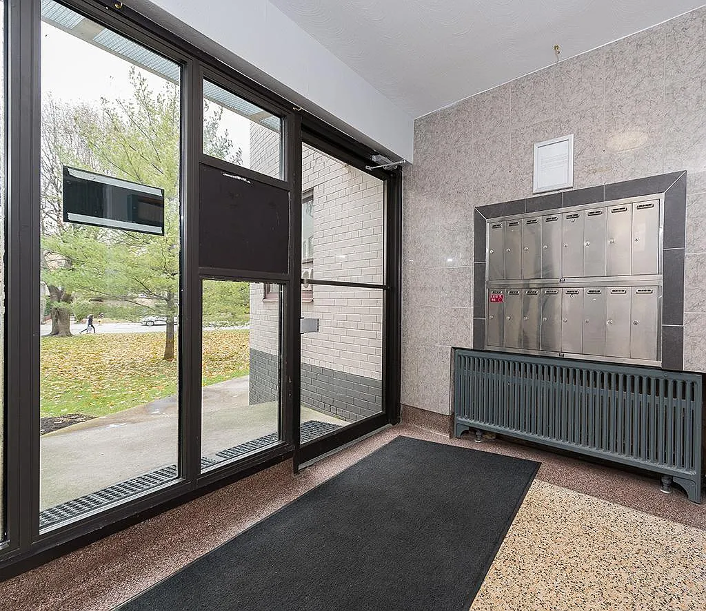 1 Crown Hill Place — Photo 3