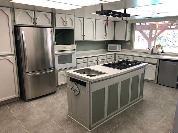 4th image of 2530 W Iris Ave