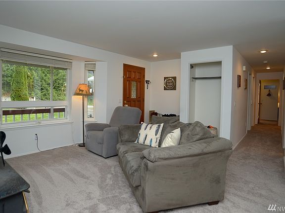 4th image of 1468 Lakewood Dr